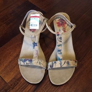 Floral wedges - New with box!